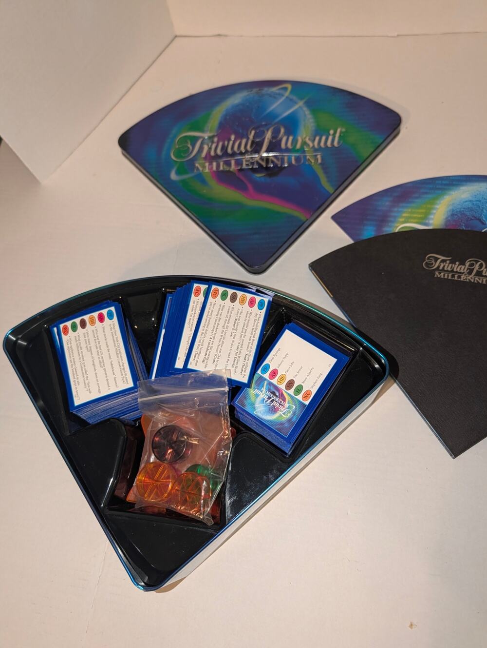 Trivial Pursuit MILLENNIUM Edition 1998 Hasbro Tin Game Complete